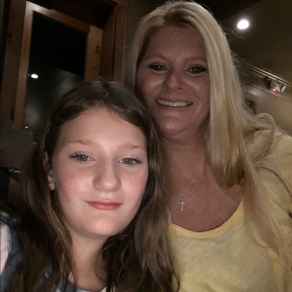 🌸Posh Ambassador 🌸  Paula and Addison 🦋👠💍❤️😇 - Picture 5 of 8